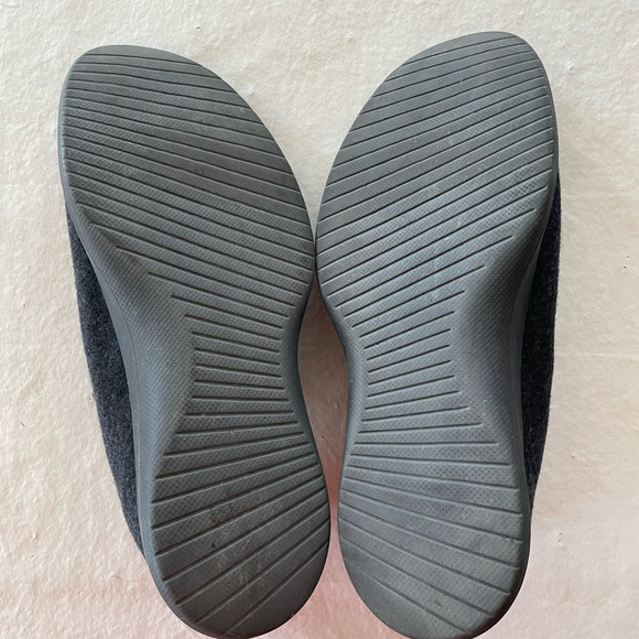 Allbirds Dark Gray Wool Runners/ M10 - Picture 16 of 16